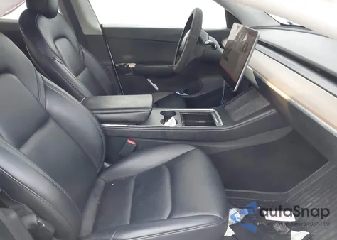 2022 Tesla Model Y Long Range Dual Motor All-Wheel Drive z USA, uszkodzony, nr VIN 7SAYGDEE2NF438122